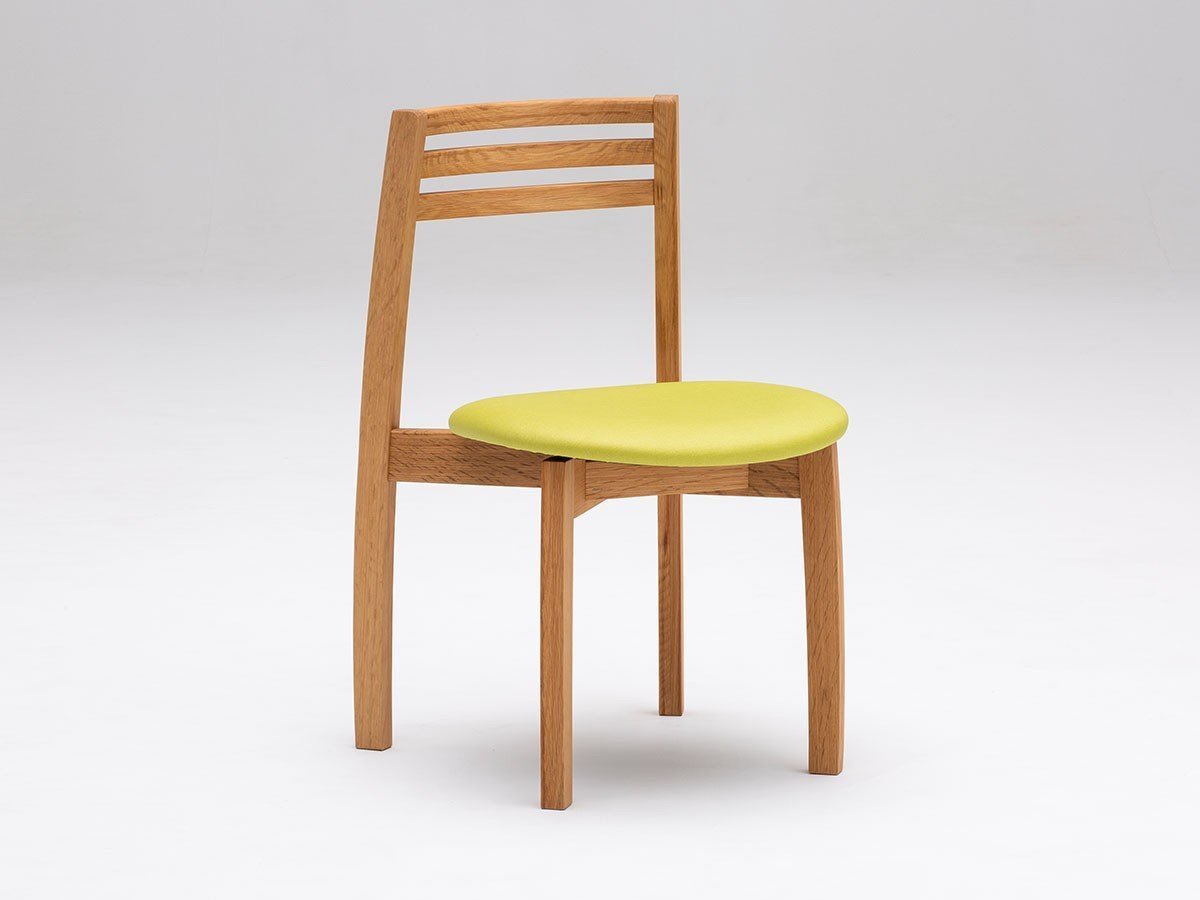 【サントリー樽ものがたり/Suntory Taru / GOODS】のSUNTORY × KARIMOKU TARURU Dining Chair / サントリー樽ものがたり by カリモク タルル ダイニングチェア(張座) インテリア・キッズ・メンズ・レディースファッション・服の通販 founy(ファニー) 　送料無料　Free Shipping　クッション　Cushion　フィット　Fit　フォルム　Form　ホーム・キャンプ・アウトドア・お取り寄せ　Home,Garden,Outdoor,Camping Gear　家具・インテリア　Furniture　チェア・椅子　Chair　ダイニングチェア　Dining Chair　張地:ライムグリーン|ID: prp329100002238542 ipo3291000000014204683