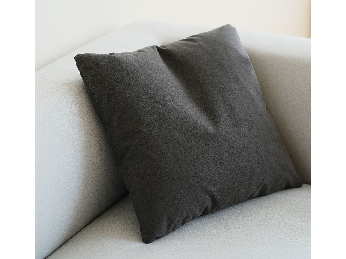 【フライミー ヴェール/FLYMEe vert / GOODS】のCOCCO CUSHION / コッコ クッション S インテリア・キッズ・メンズ・レディースファッション・服の通販 founy(ファニー) 　送料無料　Free Shipping　クッション　Cushion　スエード　Suede　ファブリック　Fabric　フェザー　Feather　ホーム・キャンプ・アウトドア・お取り寄せ　Home,Garden,Outdoor,Camping Gear　家具・インテリア　Furniture　その他 インテリア雑貨、家具　Furniture, Interior, Others　張地:ラムース チャコール(ランク4)|ID: prp329100002285438 ipo3291000000030226354