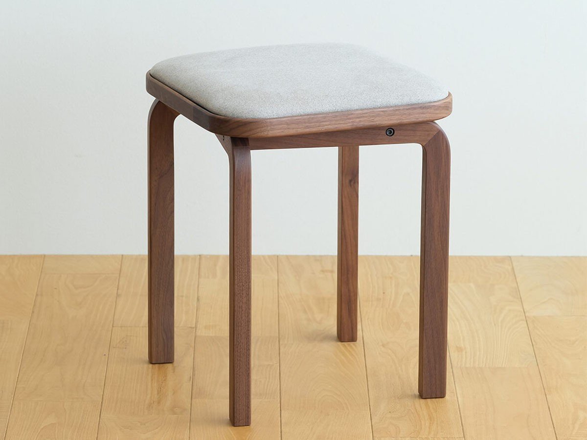 【フライミー ヴェール/FLYMEe vert / GOODS】のCOCCO STOOL / コッコ スツール インテリア・キッズ・メンズ・レディースファッション・服の通販 founy(ファニー) 　送料無料　Free Shipping　ウッド　Wood　オイル　Oil　クッション　Cushion　ホーム・キャンプ・アウトドア・お取り寄せ　Home,Garden,Outdoor,Camping Gear　家具・インテリア　Furniture　チェア・椅子　Chair　スツール　Stool　クッション張地:ラムース アイボリー(ランク4)、ウッド:ウォールナット|ID: prp329100002285439 ipo3291000000028447089