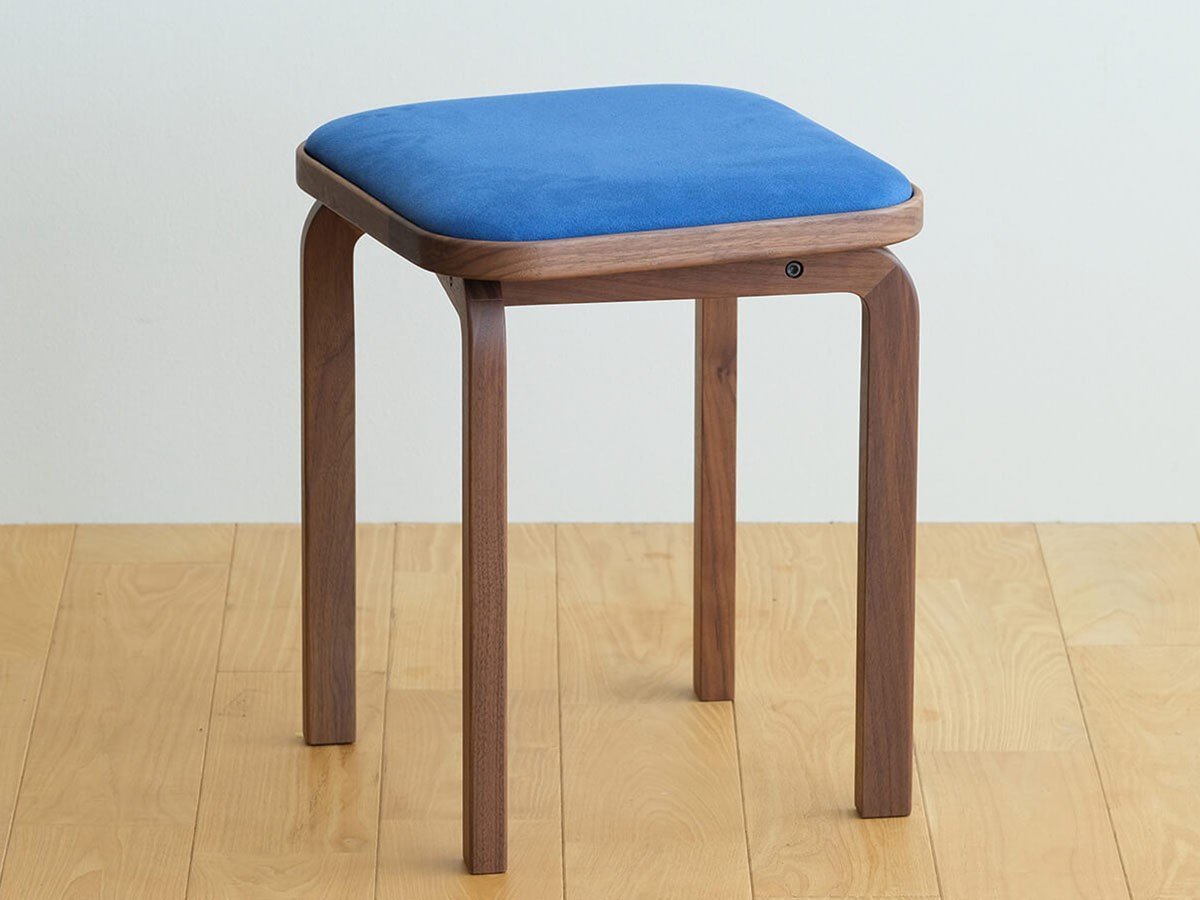 【フライミー ヴェール/FLYMEe vert / GOODS】のCOCCO STOOL / コッコ スツール インテリア・キッズ・メンズ・レディースファッション・服の通販 founy(ファニー) 　送料無料　Free Shipping　ウッド　Wood　オイル　Oil　クッション　Cushion　ホーム・キャンプ・アウトドア・お取り寄せ　Home,Garden,Outdoor,Camping Gear　家具・インテリア　Furniture　チェア・椅子　Chair　スツール　Stool　クッション張地:ラムース マリンブルー(ランク4)、ウッド:ウォールナット|ID: prp329100002285439 ipo3291000000028447090