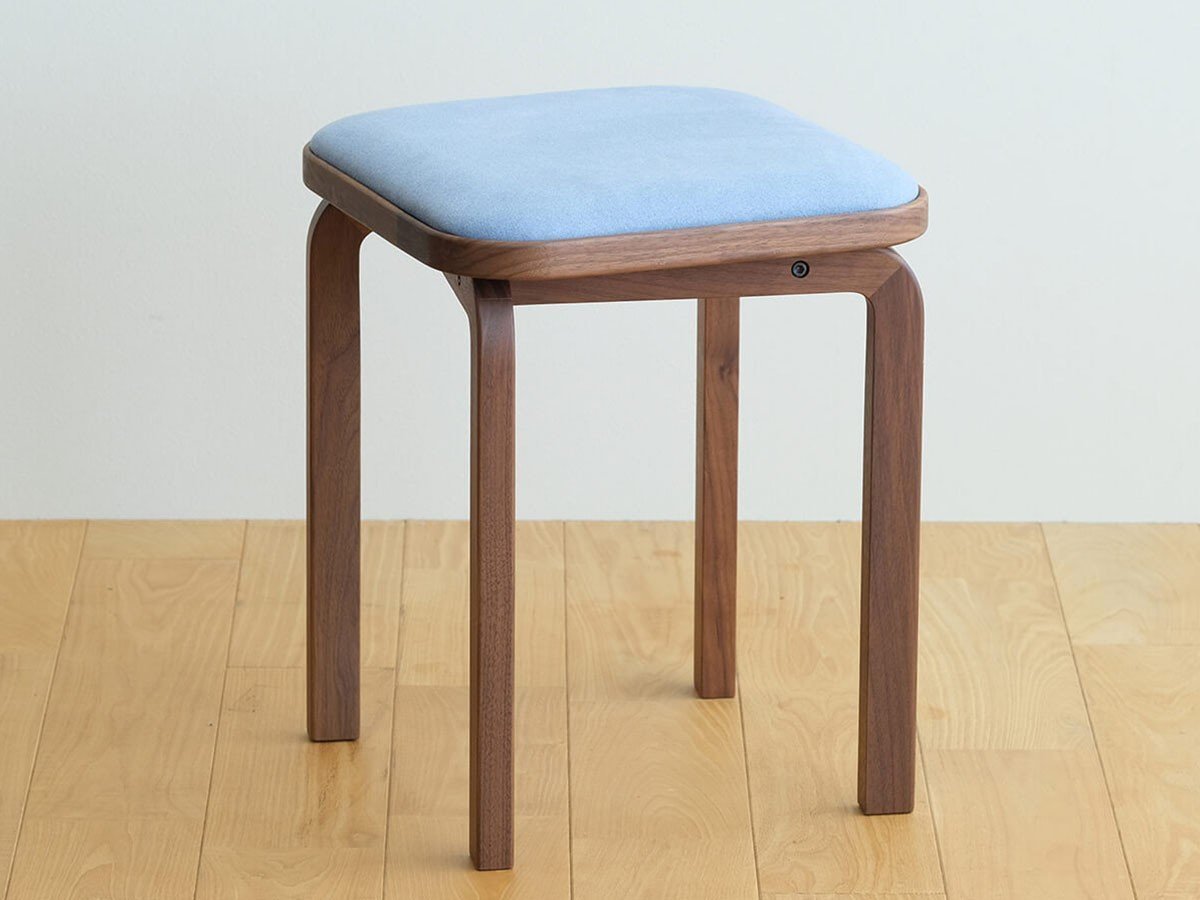 【フライミー ヴェール/FLYMEe vert / GOODS】のCOCCO STOOL / コッコ スツール インテリア・キッズ・メンズ・レディースファッション・服の通販 founy(ファニー) 　送料無料　Free Shipping　ウッド　Wood　オイル　Oil　クッション　Cushion　ホーム・キャンプ・アウトドア・お取り寄せ　Home,Garden,Outdoor,Camping Gear　家具・インテリア　Furniture　チェア・椅子　Chair　スツール　Stool　クッション張地:ラムース スカイブルー(ランク4)、ウッド:ウォールナット|ID: prp329100002285439 ipo3291000000028447096