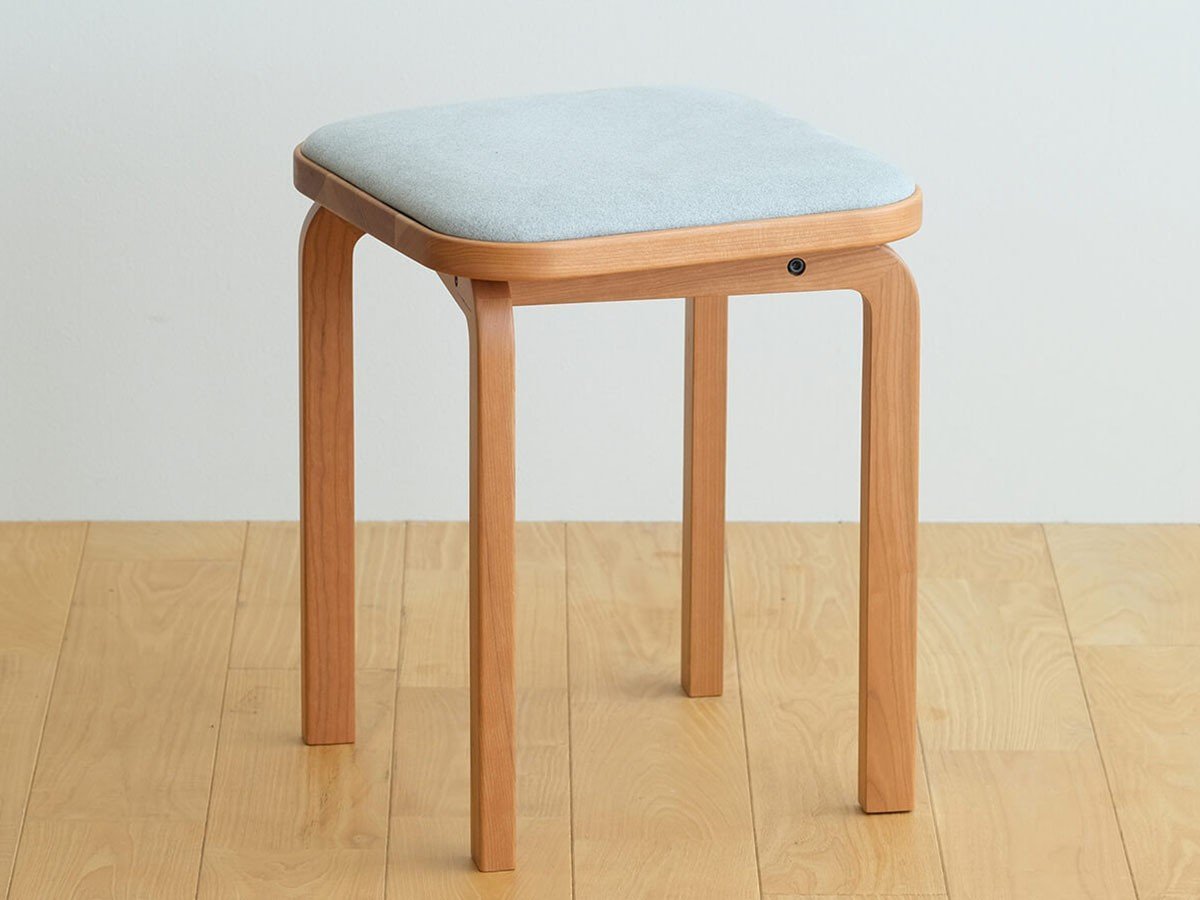 【フライミー ヴェール/FLYMEe vert / GOODS】のCOCCO STOOL / コッコ スツール インテリア・キッズ・メンズ・レディースファッション・服の通販 founy(ファニー) 　送料無料　Free Shipping　ウッド　Wood　オイル　Oil　クッション　Cushion　ホーム・キャンプ・アウトドア・お取り寄せ　Home,Garden,Outdoor,Camping Gear　家具・インテリア　Furniture　チェア・椅子　Chair　スツール　Stool　クッション張地:ラムース ライトグレー(ランク4)、ウッド:チェリー|ID: prp329100002285439 ipo3291000000028447105