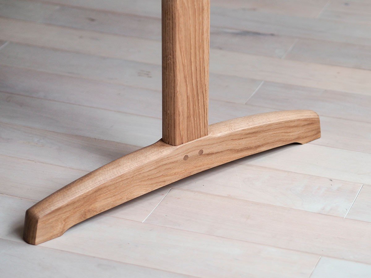 【北の住まい設計社/KITANOSUMAISEKKEISHA / GOODS】のDining Table Shaker II / ダイニング テーブル シェーカー 2 インテリア・キッズ・メンズ・レディースファッション・服の通販 founy(ファニー) 　オイル　Oil　テーブル　Table　人気　Popularity　バランス　Balance　パウダー　Powder　モダン　Modern　ホーム・キャンプ・アウトドア・お取り寄せ　Home,Garden,Outdoor,Camping Gear　家具・インテリア　Furniture　テーブル　Table　ダイニングテーブル　Dining Table　脚の丸い埋木もアクセントになっています。|ID: prp329100002286795 ipo3291000000032087579