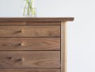 【北の住まい設計社/KITANOSUMAISEKKEISHA / GOODS】のConsole Chest / コンソール チェスト 本体:オニグルミ(オイル仕上)、引出し前板:オニグルミ(オイル仕上)|ID: prp329100002286797 ipo3291000000032087571