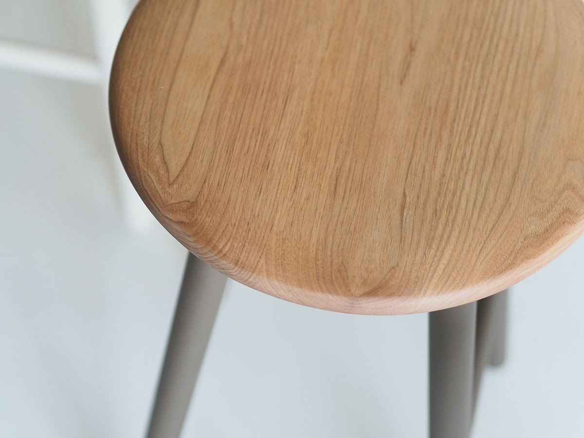 【北の住まい設計社/KITANOSUMAISEKKEISHA / GOODS】のPAS Stool / パス スツール インテリア・キッズ・メンズ・レディースファッション・服の通販 founy(ファニー) 　オイル　Body Oil　テーブル　Table, Dining Table　人気　Popular, Best Seller　パウダー　Powder, Soft Tone　フラット　Flat, Flat Shoes　送料無料　Free Shipping　ホーム・キャンプ・アウトドア・お取り寄せ　Home Living / Home & Lifestyle / Camping Gear / Outdoor Camping　家具・インテリア　Home Furniture & Interior. Stylish & Functional Living Spaces　チェア・椅子　Seating & Chairs　スツール・バースツール　Stools & Bar Stools　座板:オニグルミ(オイル仕上)、脚部:グラファイトグレー(エッグテンペラ塗装)|ID: prp329100002286816 ipo3291000000032087364