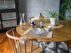 【アデペシュ/a.depeche / GOODS】のsou dining table 1050 round / ソウ ダイニングテーブル 1050 ラウンド(脚部002タイプ) 参考イメージ(天板ブラウン)|ID: prp329100002330657 ipo3291000000030209377