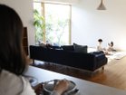 【フミ/Fumi / GOODS】のクッションでくつろぐソファ / クッションでくつろぐソファ ワイド 人気、トレンドファッション・服の通販 founy(ファニー) クッション Cushion スマート Smart ロング Long ワイド Wide ワーク Work ホーム・キャンプ・アウトドア・お取り寄せ Home,Garden,Outdoor,Camping Gear 家具・インテリア Furniture その他 インテリア雑貨、家具 Furniture, Interior, Others thumbnail ソファ本体の背が低めのため、ダイニングからも家族やペットの様子がうかがえます。|ID: prp329100002391792 ipo3291000000030203053