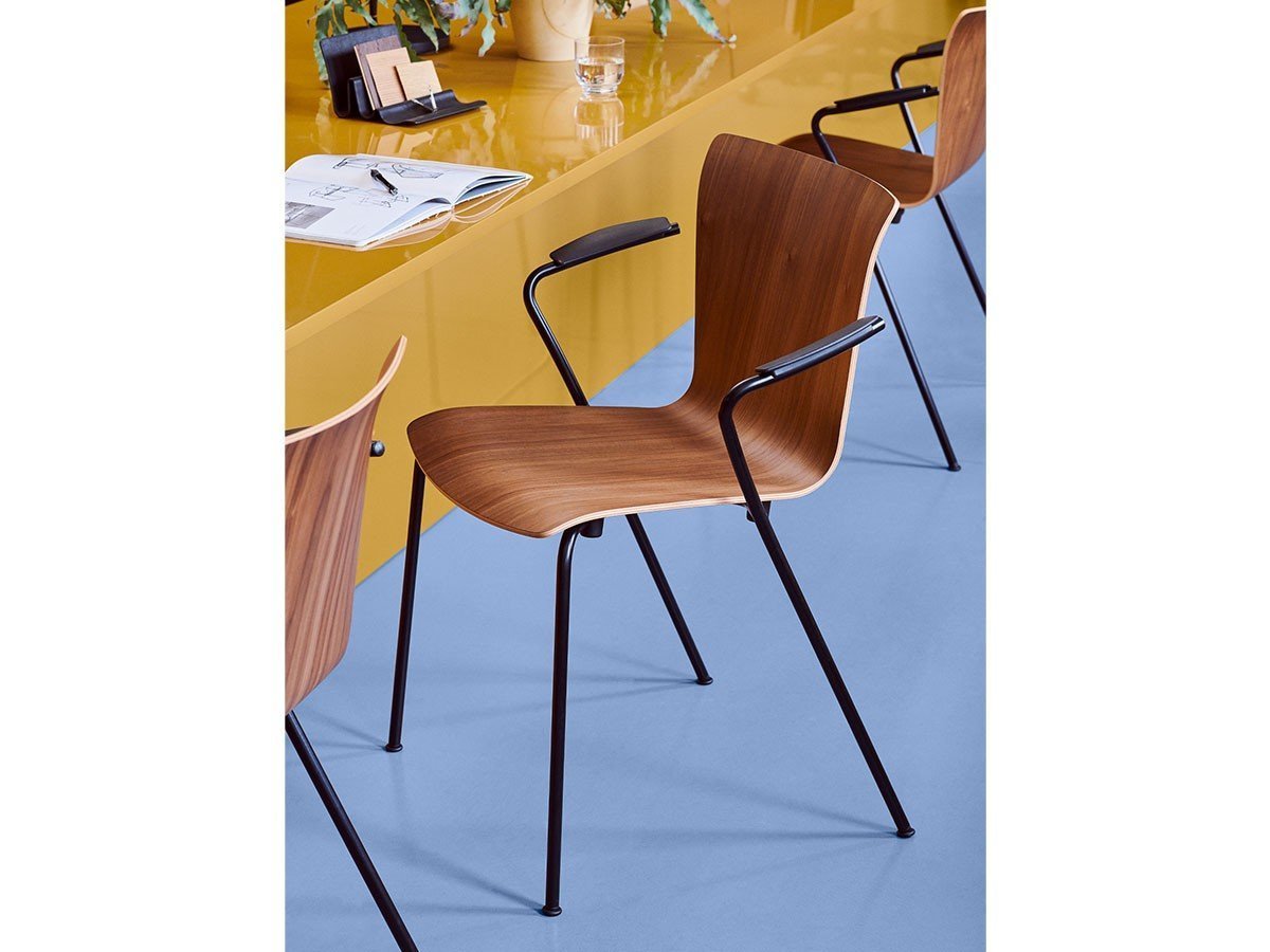 【フリッツ ハンセン/FRITZ HANSEN / GOODS】のVICO DUO / ヴィコデュオ アームチェア 連結器具付 VM113 インテリア・キッズ・メンズ・レディースファッション・服の通販 founy(ファニー) 　シンプル　Simple, Minimal　バランス　Balance, Style Balance　フォルム　Silhouette, Form　送料無料　Free Shipping　ホーム・キャンプ・アウトドア・お取り寄せ　Home Living / Home & Lifestyle / Camping Gear / Outdoor Camping　家具・インテリア　Home Furniture & Interior. Stylish & Functional Living Spaces　チェア・椅子　Seating & Chairs　ダイニングチェア・木製チェア　Dining Chairs　ホーム・キャンプ・アウトドア・お取り寄せ　Home Living / Home & Lifestyle / Camping Gear / Outdoor Camping　家具・インテリア　Home Furniture & Interior. Stylish & Functional Living Spaces　チェア・椅子　Seating & Chairs　アームチェア・アクセントチェア　Armchairs & Accent Chairs　参考イメージ|ID: prp329100002443464 ipo3291000000033617386