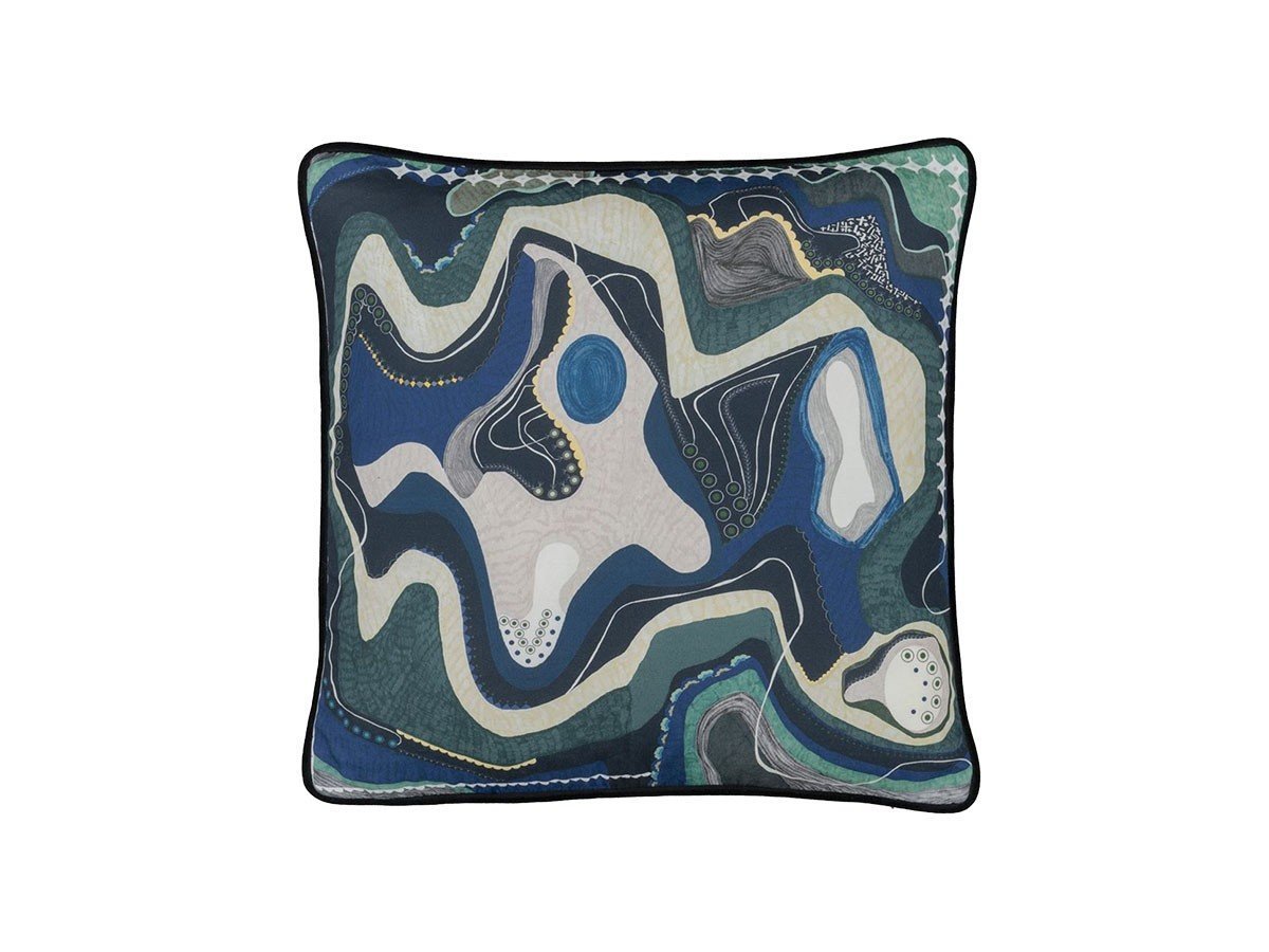 【デザイナーズ ギルド/DESIGNERS GUILD / GOODS】のChristian Lacroix White Sands Sunset Ruisseau Cushion / クリスチャンラクロワ ホワイトサンド サンセット リュイソー クッション 50 × 50cm インテリア・キッズ・メンズ・レディースファッション・服の通販 founy(ファニー) 　送料無料　Free Shipping　クッション　Cushion　グラフィック　Graphic　サテン　Satin　パターン　Pattern　ファブリック　Fabric　フェザー　Feather　プリント　Print　リバーシブル　Reversible　ホーム・キャンプ・アウトドア・お取り寄せ　Home,Garden,Outdoor,Camping Gear　家具・インテリア　Furniture　その他 インテリア雑貨、家具　Furniture, Interior, Others　|ID: prp329100002513366 ipo3291000000025312962