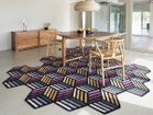 【ガン/GAN / GOODS】のPARQUET RUG / パルケット ラグ 203 × 153cm(ヘキサゴン オレンジ) 人気、トレンドファッション・服の通販 founy(ファニー) 送料無料 Free Shipping オレンジ Orange シンプル Simple ハンド Hand パターン Pattern ホーム・キャンプ・アウトドア・お取り寄せ Home,Garden,Outdoor,Camping Gear 家具・インテリア Furniture その他 インテリア雑貨、家具 Furniture, Interior, Others thumbnail 奥:本商品、手前:サイズ違いの「305 × 188cm」|ID: prp329100002589751 ipo3291000000030181284