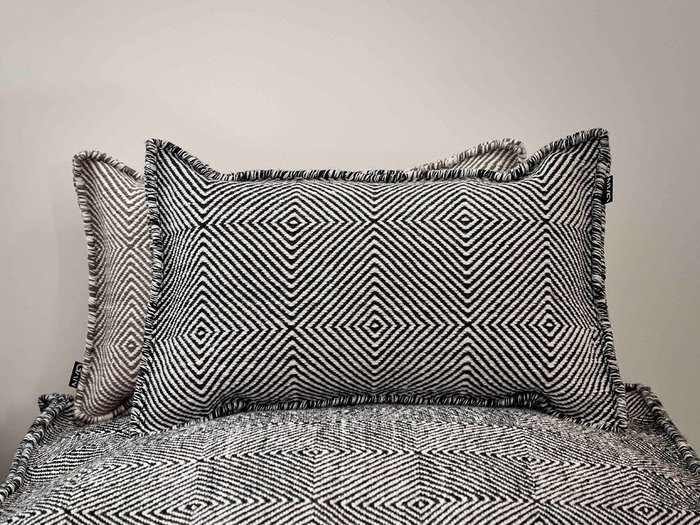 【ガン/GAN / GOODS】のSAIL CUSHION / セイル クッション インテリア・キッズ・メンズ・レディースファッション・服の通販 founy(ファニー) https://founy.com/ 送料無料 Free Shipping エレガント 上品 Elegant クッション Cushion, Throw Pillow クラシック Classic, Timeless Style ハンド Hand, Handmade ロンドン London Style, British Inspired ホーム・キャンプ・アウトドア・お取り寄せ Home Living / Home & Lifestyle / Camping Gear / Outdoor Camping 家具・インテリア Home Furniture & Interior. Stylish & Functional Living Spaces その他 インテリア雑貨、家具 Home Decor & Furniture Extras |ID: prp329100002589763 ipo3291000000035323983