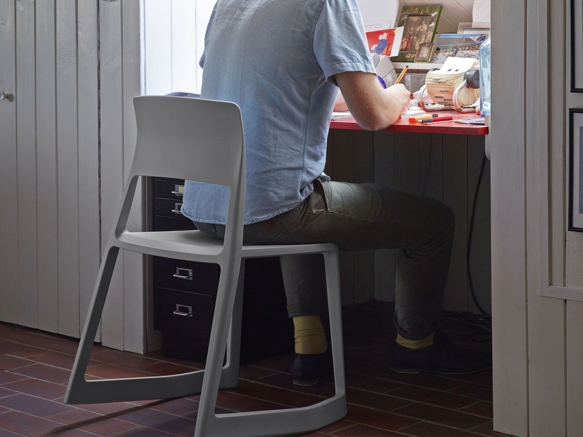 【ヴィトラ/Vitra / GOODS】のTip Ton RE / ティプ トン RE インテリア・キッズ・メンズ・レディースファッション・服の通販 founy(ファニー) 　ガラス　Glass, Glassware　シンプル　Simple, Minimal　ワーク　Workwear, Utility Style　送料無料　Free Shipping　椅子に座った時、身体の体重移動により姿勢を安定させながら前傾することができます。|ID: prp329100002922193 ipo3291000000031779590