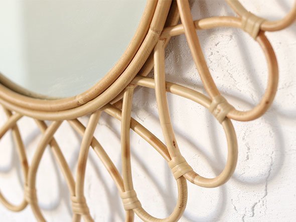 【フライミーヴィラ/FLYMEe Villa / GOODS】のRattan Mirror / ラタンミラー e45048 インテリア・キッズ・メンズ・レディースファッション・服の通販 founy(ファニー) 　送料無料　Free Shipping　ハンド　Hand, Handmade　ラタン　Rattan, Woven Rattan　ホーム・キャンプ・アウトドア・お取り寄せ　Home Living / Home & Lifestyle / Camping Gear / Outdoor Camping　家具・インテリア　Home Furniture & Interior. Stylish & Functional Living Spaces　ミラー・ドレッサー　Mirrors & Dressers　壁掛けミラー・全身鏡・スタンドミラー　Wall Mirror　ホーム・キャンプ・アウトドア・お取り寄せ　Home Living / Home & Lifestyle / Camping Gear / Outdoor Camping　家具・インテリア　Home Furniture & Interior. Stylish & Functional Living Spaces　ミラー・ドレッサー　Mirrors & Dressers　ドレッサー・ミラー付き化粧台　Vanity Table for Bedroom　天然素材の良さを生かすため、色ムラや小さなキズ、穴、凹凸、ヒビなどの風合いをあえて残しています。|ID: prp329100003096867 ipo3291000000035371372