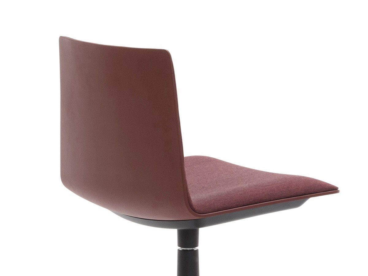 【アンドリュー ワールド/Andreu World / GOODS】のFlex Chair Armchair Upholstered Shell Pad / フレックス チェア SO1311 アームチェア キャスターベース エコサーモポリマー製(シェルパッド) 人気、トレンドファッション・服の通販 founy(ファニー) 　イタリア　Italy　クッション　Cushion　シンプル　Simple　デスク　Desk　フィット　Fit　モチーフ　Motif　ワーク　Work　送料無料　Free Shipping　ホーム・キャンプ・アウトドア・お取り寄せ　Home,Garden,Outdoor,Camping Gear　家具・インテリア　Furniture　チェア・椅子　Chair　アームチェア　Armchair　ホーム・キャンプ・アウトドア・お取り寄せ　Home,Garden,Outdoor,Camping Gear　家具・インテリア　Furniture　チェア・椅子　Chair　オフィスチェア・デスクチェア　Office Chair/Desk Chair　other-2|ID: prp329100003120824 ipo3291000000031494866
