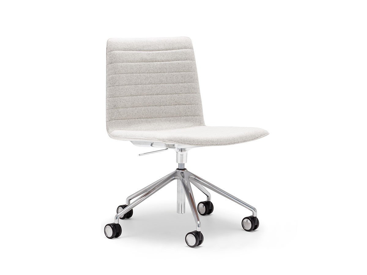 【アンドリュー ワールド/Andreu World / GOODS】のFlex Corporate Chair Fully Upholstered Shell / フレックス コーポレート SI1657 チェア キャスターベース アルミニウム製(フルパッド) インテリア・キッズ・メンズ・レディースファッション・服の通販 founy(ファニー) 　イタリア　Italy　クッション　Cushion　シンプル　Simple　スリム　Slim　デスク　Desk　フィット　Fit　モチーフ　Motif　ワーク　Work　送料無料　Free Shipping　ホーム・キャンプ・アウトドア・お取り寄せ　Home,Garden,Outdoor,Camping Gear　家具・インテリア　Furniture　チェア・椅子　Chair　オフィスチェア・デスクチェア　Office Chair/Desk Chair　ステッチの有無:パラレルステッチ入|ID: prp329100003120896 ipo3291000000021147612