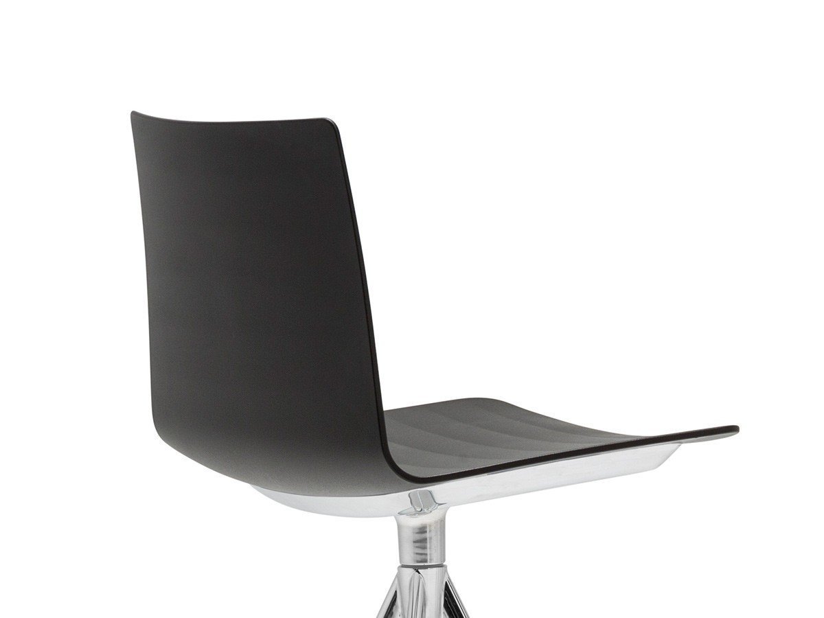 【アンドリュー ワールド/Andreu World / GOODS】のFlex Chair Counter Stool 52 Thermo-polymer Shell / フレックス チェア BQ1326 カウンタースツール 52 コラムベース(サーモポリマーシェル) インテリア・キッズ・メンズ・レディースファッション・服の通販 founy(ファニー) 　イタリア　Italy　シンプル　Simple　フィット　Fit　モチーフ　Motif　ワーク　Work　送料無料　Free Shipping　ホーム・キャンプ・アウトドア・お取り寄せ　Home,Garden,Outdoor,Camping Gear　家具・インテリア　Furniture　チェア・椅子　Chair　スツール　Stool　ホーム・キャンプ・アウトドア・お取り寄せ　Home,Garden,Outdoor,Camping Gear　家具・インテリア　Furniture　チェア・椅子　Chair　カウンターチェア・ハイスツール　Counter Chair/High Stool　シェル参考イメージ|ID: prp329100003120931 ipo3291000000025313284