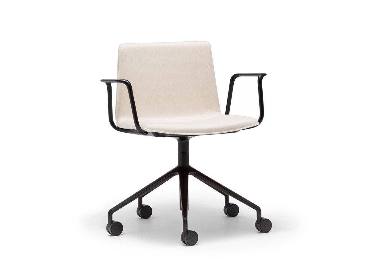 【アンドリュー ワールド/Andreu World / GOODS】のFlex Chair Armchair Fully Upholstered Shell / フレックス チェア SO1307 アームチェア キャスターベース アルミニウム製(フルパッド) インテリア・キッズ・メンズ・レディースファッション・服の通販 founy(ファニー) 　イタリア　Italy　エレガント 上品　Elegant　クッション　Cushion　シンプル　Simple　スリム　Slim　デスク　Desk　フィット　Fit　モチーフ　Motif　ワーク　Work　送料無料　Free Shipping　ホーム・キャンプ・アウトドア・お取り寄せ　Home,Garden,Outdoor,Camping Gear　家具・インテリア　Furniture　チェア・椅子　Chair　アームチェア　Armchair　ホーム・キャンプ・アウトドア・お取り寄せ　Home,Garden,Outdoor,Camping Gear　家具・インテリア　Furniture　チェア・椅子　Chair　オフィスチェア・デスクチェア　Office Chair/Desk Chair　ステッチの有無:ステッチ不要|ID: prp329100003120949 ipo3291000000021147741