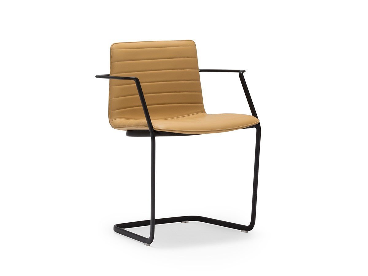 【アンドリュー ワールド/Andreu World / GOODS】のFlex Chair Armchair Fully Upholstered Shell / フレックス チェア SO1360 アームチェア カンチレバーベース(フルパッド) 人気、トレンドファッション・服の通販 founy(ファニー) 　イタリア　Italy　クッション　Cushion　シンプル　Simple　フィット　Fit　モダン　Modern　モチーフ　Motif　ワーク　Work　送料無料　Free Shipping　ホーム・キャンプ・アウトドア・お取り寄せ　Home,Garden,Outdoor,Camping Gear　家具・インテリア　Furniture　チェア・椅子　Chair　ダイニングチェア　Dining Chair　ホーム・キャンプ・アウトドア・お取り寄せ　Home,Garden,Outdoor,Camping Gear　家具・インテリア　Furniture　チェア・椅子　Chair　アームチェア　Armchair　 other-1|ID: prp329100003120962 ipo3291000000021147767