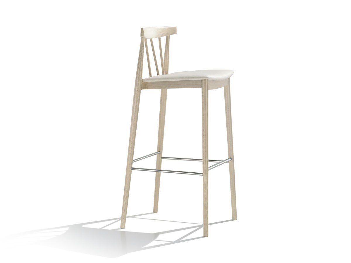 【アンドリュー ワールド/Andreu World / GOODS】のSmile Barstool with Upholstered Seat / スマイル BQ0328 バースツール スピンドルバック 張座 人気、トレンドファッション・服の通販 founy(ファニー) 　クッション　Cushion, Throw Pillow　シンプル　Simple, Minimal　スピンドル　Spindle, Drawcord　ビーチ　Beach, Seaside　フィット　Fit, Slim Fit　送料無料　Free Shipping　ホーム・キャンプ・アウトドア・お取り寄せ　Home Living / Home & Lifestyle / Camping Gear / Outdoor Camping　家具・インテリア　Home Furniture & Interior. Stylish & Functional Living Spaces　チェア・椅子　Seating & Chairs　スツール・バースツール　Stools & Bar Stools　ホーム・キャンプ・アウトドア・お取り寄せ　Home Living / Home & Lifestyle / Camping Gear / Outdoor Camping　家具・インテリア　Home Furniture & Interior. Stylish & Functional Living Spaces　チェア・椅子　Seating & Chairs　カウンターチェア・ハイチェア　Bar Stools / High Stools　other-2|ID: prp329100003120982 ipo3291000000031495423