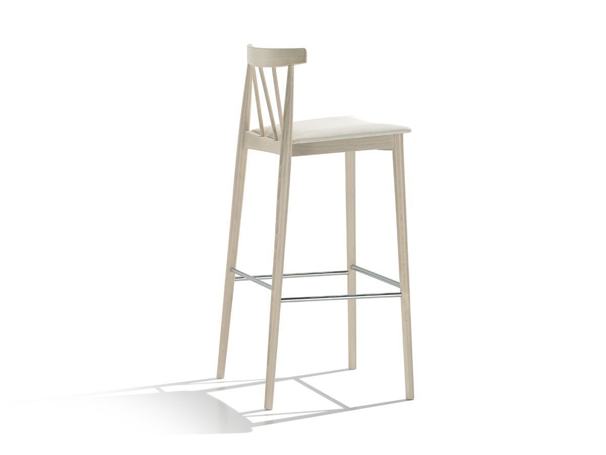 【アンドリュー ワールド/Andreu World / GOODS】のSmile Barstool with Upholstered Seat / スマイル BQ0328 バースツール スピンドルバック 張座 人気、トレンドファッション・服の通販 founy(ファニー) 　クッション　Cushion, Throw Pillow　シンプル　Simple, Minimal　スピンドル　Spindle, Drawcord　ビーチ　Beach, Seaside　フィット　Fit, Slim Fit　送料無料　Free Shipping　ホーム・キャンプ・アウトドア・お取り寄せ　Home Living / Home & Lifestyle / Camping Gear / Outdoor Camping　家具・インテリア　Home Furniture & Interior. Stylish & Functional Living Spaces　チェア・椅子　Seating & Chairs　スツール・バースツール　Stools & Bar Stools　ホーム・キャンプ・アウトドア・お取り寄せ　Home Living / Home & Lifestyle / Camping Gear / Outdoor Camping　家具・インテリア　Home Furniture & Interior. Stylish & Functional Living Spaces　チェア・椅子　Seating & Chairs　カウンターチェア・ハイチェア　Bar Stools / High Stools　other-3|ID: prp329100003120982 ipo3291000000031495424