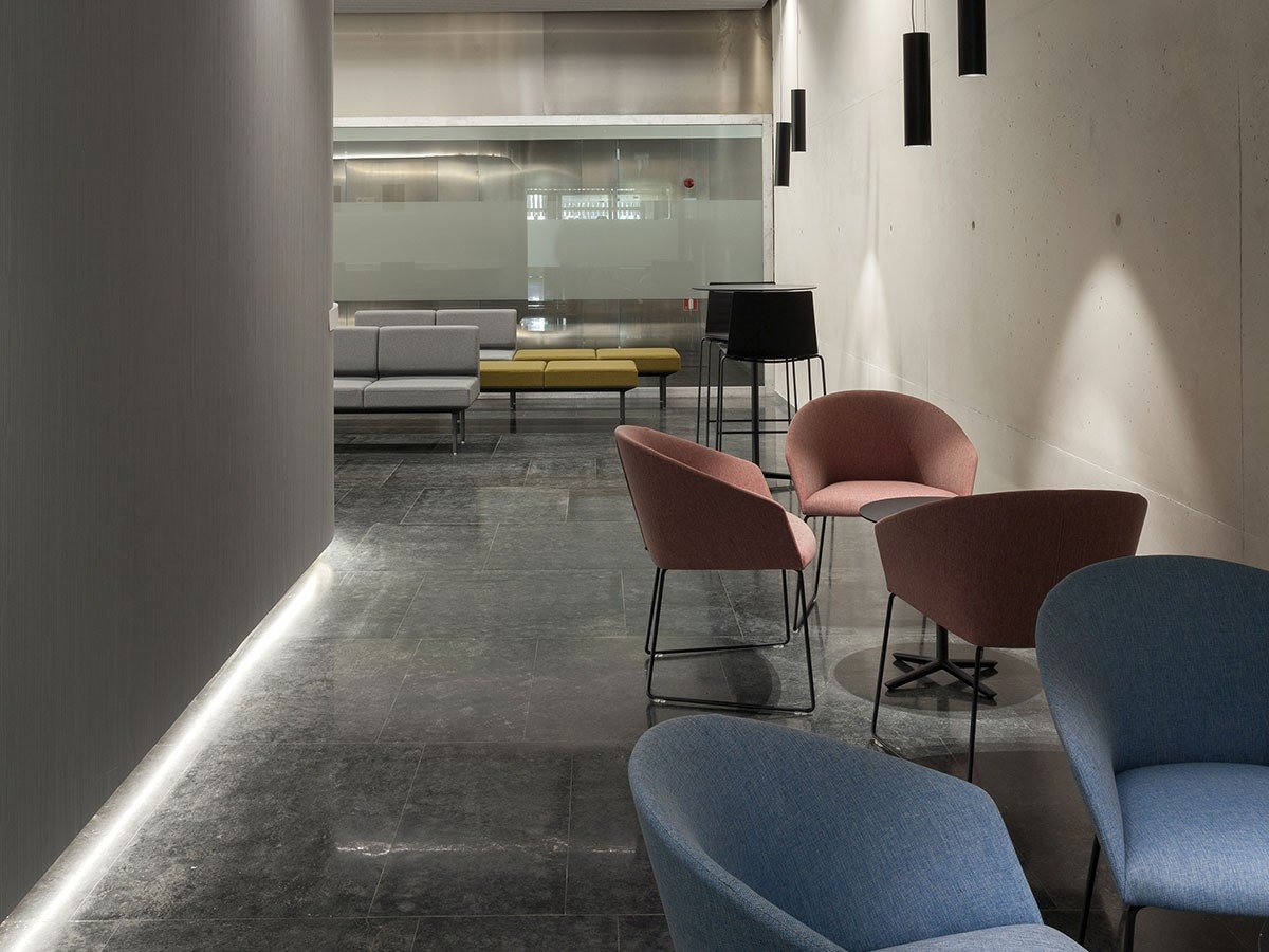 【アンドリュー ワールド/Andreu World / GOODS】のBrandy Armchair / ブランディ SO2994 アームチェア スチール脚 インテリア・キッズ・メンズ・レディースファッション・服の通販 founy(ファニー) 　送料無料　Free Shipping　シェイプ　Shape, Slim Fit　シンプル　Simple, Minimal　スリム　Slim, Slim Fit　ホーム・キャンプ・アウトドア・お取り寄せ　Home Living / Home & Lifestyle / Camping Gear / Outdoor Camping　家具・インテリア　Home Furniture & Interior. Stylish & Functional Living Spaces　チェア・椅子　Seating & Chairs　ダイニングチェア・木製チェア　Dining Chairs　ホーム・キャンプ・アウトドア・お取り寄せ　Home Living / Home & Lifestyle / Camping Gear / Outdoor Camping　家具・インテリア　Home Furniture & Interior. Stylish & Functional Living Spaces　チェア・椅子　Seating & Chairs　アームチェア・アクセントチェア　Armchairs & Accent Chairs　参考イメージ|ID: prp329100003121042 ipo3291000000036279942