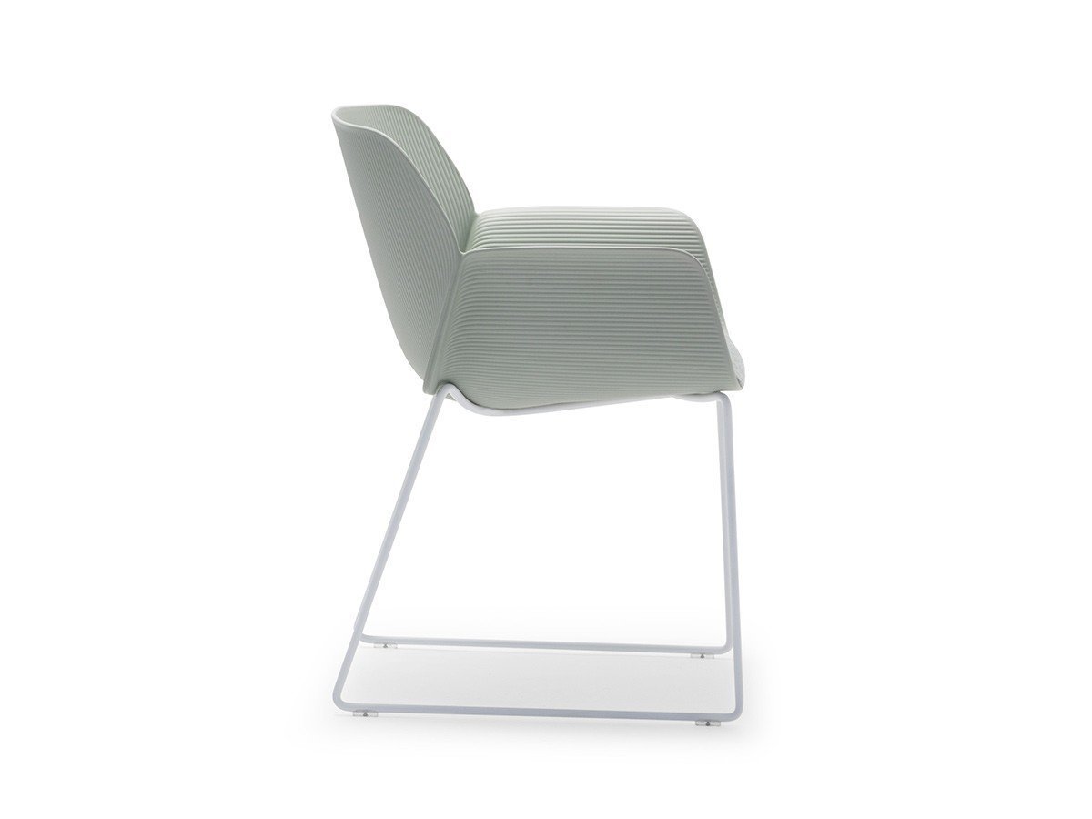 【アンドリュー ワールド/Andreu World / GOODS】のNuez Armchair Thermo-polymer shell / ヌエス SO2783 アームチェア スレッジベース(サーモポリマーシェル) インテリア・キッズ・メンズ・レディースファッション・服の通販 founy(ファニー) 　キルティング　Quilting　シンプル　Simple　スリム　Slim　送料無料　Free Shipping　ホーム・キャンプ・アウトドア・お取り寄せ　Home,Garden,Outdoor,Camping Gear　家具・インテリア　Furniture　チェア・椅子　Chair　ダイニングチェア　Dining Chair　ホーム・キャンプ・アウトドア・お取り寄せ　Home,Garden,Outdoor,Camping Gear　家具・インテリア　Furniture　チェア・椅子　Chair　アームチェア　Armchair　-|ID: prp329100003121094 ipo3291000000030204727