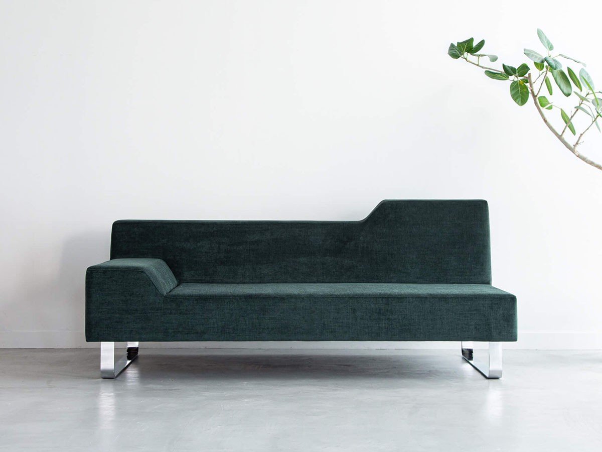 【フランネルソファ/FLANNEL SOFA / GOODS】のSIESTA ONE ARM SOFA / シエスタ 2人掛け片肘ソファ インテリア・キッズ・メンズ・レディースファッション・服の通販 founy(ファニー) 　フォルム　Silhouette, Form　フラット　Flat, Flat Shoes　ロング　Long, Long-Length　ホーム・キャンプ・アウトドア・お取り寄せ　Home Living / Home & Lifestyle / Camping Gear / Outdoor Camping　家具・インテリア　Home Furniture & Interior. Stylish & Functional Living Spaces　ソファー　Couches & Sofas　張地:HU ダークグリーン(グループ4)、脚部:スチール脚(クロムメッキ仕上)、タイプ:座って右アー|ID: prp329100003188439 ipo3291000000030182593