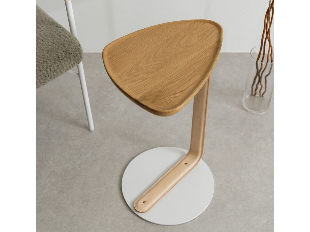 【ドアーズリビングプロダクツ/DOORS LIVING PRODUCTS / GOODS】のDOORS × SYOTYL Luonka TRI SIDE TABLE / ルオンカ トライアングルサイドテーブル 人気、トレンドファッション・服の通販 founy(ファニー) 　シンプル　Simple, Minimal　テーブル　Table, Dining Table　トライアングル　Triangle, Triangular Shape　ホーム・キャンプ・アウトドア・お取り寄せ　Home Living / Home & Lifestyle / Camping Gear / Outdoor Camping　家具・インテリア　Home Furniture & Interior. Stylish & Functional Living Spaces　テーブル　Dining, Coffee & Side Tables　サイドテーブル・ナイトテーブル　Side & End Tables　other-4|ID: prp329100003190729 ipo3291000000031493339