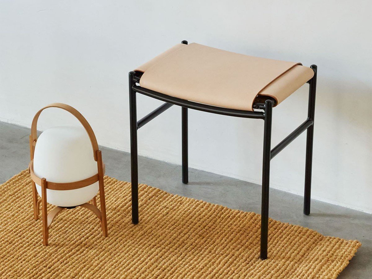 【ドアーズリビングプロダクツ/DOORS LIVING PRODUCTS / GOODS】のDOORS × SYOTYL Luonka LEATHER STOOL / ルオンカ レザースツール インテリア・キッズ・メンズ・レディースファッション・服の通販 founy(ファニー) 　シンプル　Simple　ホーム・キャンプ・アウトドア・お取り寄せ　Home,Garden,Outdoor,Camping Gear　家具・インテリア　Furniture　チェア・椅子　Chair　スツール　Stool　-|ID: prp329100003190739 ipo3291000000021530247