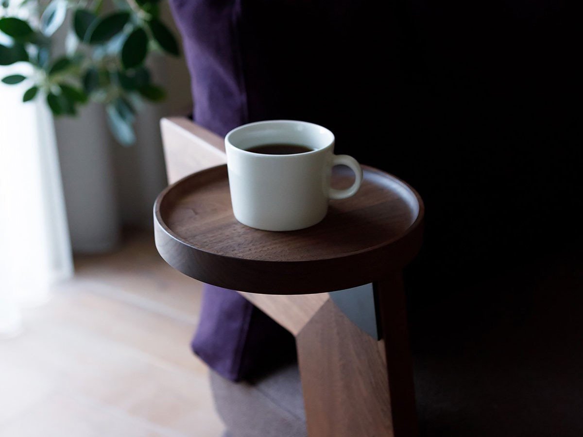 【ヒラシマ/HIRASHIMA / GOODS】のSOLIDO Round Chair / ソリド ラウンドチェア インテリア・キッズ・メンズ・レディースファッション・服の通販 founy(ファニー) 　クッション　Cushion, Throw Pillow　コンパクト　Compact, Small Size　フレーム　Frame, Outline　ラウンド　Round, Round Neck　リラックス　Relax, Relaxed Fit　ホーム・キャンプ・アウトドア・お取り寄せ　Home Living / Home & Lifestyle / Camping Gear / Outdoor Camping　家具・インテリア　Home Furniture & Interior. Stylish & Functional Living Spaces　チェア・椅子　Seating & Chairs　ラウンジチェア・リクライナー　Lounge Chairs / Recliners　ホーム・キャンプ・アウトドア・お取り寄せ　Home Living / Home & Lifestyle / Camping Gear / Outdoor Camping　家具・インテリア　Home Furniture & Interior. Stylish & Functional Living Spaces　チェア・椅子　Seating & Chairs　リクライニングチェア・くつろぎチェア　Recliner Chair　サイドトレー:左サイドトレー1点追加|ID: prp329100003218033 ipo3291000000036244334