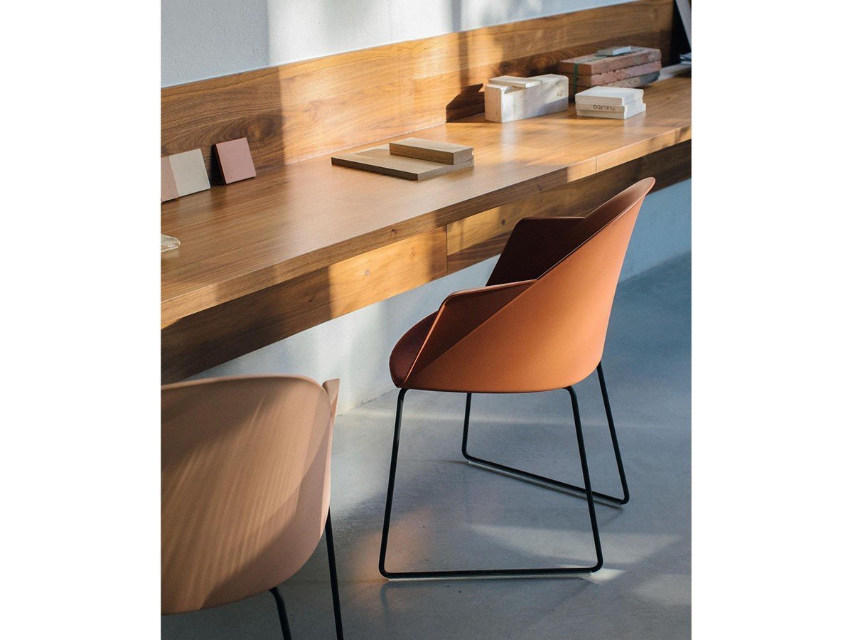 【アルペール/arper / GOODS】のCila Arm Chair / シーラ アームチェア スレッド脚 インテリア・キッズ・メンズ・レディースファッション・服の通販 founy(ファニー) 　シンプル　Simple　スリム　Slim　ドレス　Dress　フィット　Fit　リラックス　Relax　送料無料　Free Shipping　ホーム・キャンプ・アウトドア・お取り寄せ　Home,Garden,Outdoor,Camping Gear　家具・インテリア　Home Furniture & Interior. Stylish & Functional Living Spaces　チェア・椅子　Chair　ダイニングチェア　Dining Chair　ホーム・キャンプ・アウトドア・お取り寄せ　Home,Garden,Outdoor,Camping Gear　家具・インテリア　Home Furniture & Interior. Stylish & Functional Living Spaces　チェア・椅子　Chair　アームチェア　Armchair　参考イメージ|ID: prp329100003221090 ipo3291000000030177890