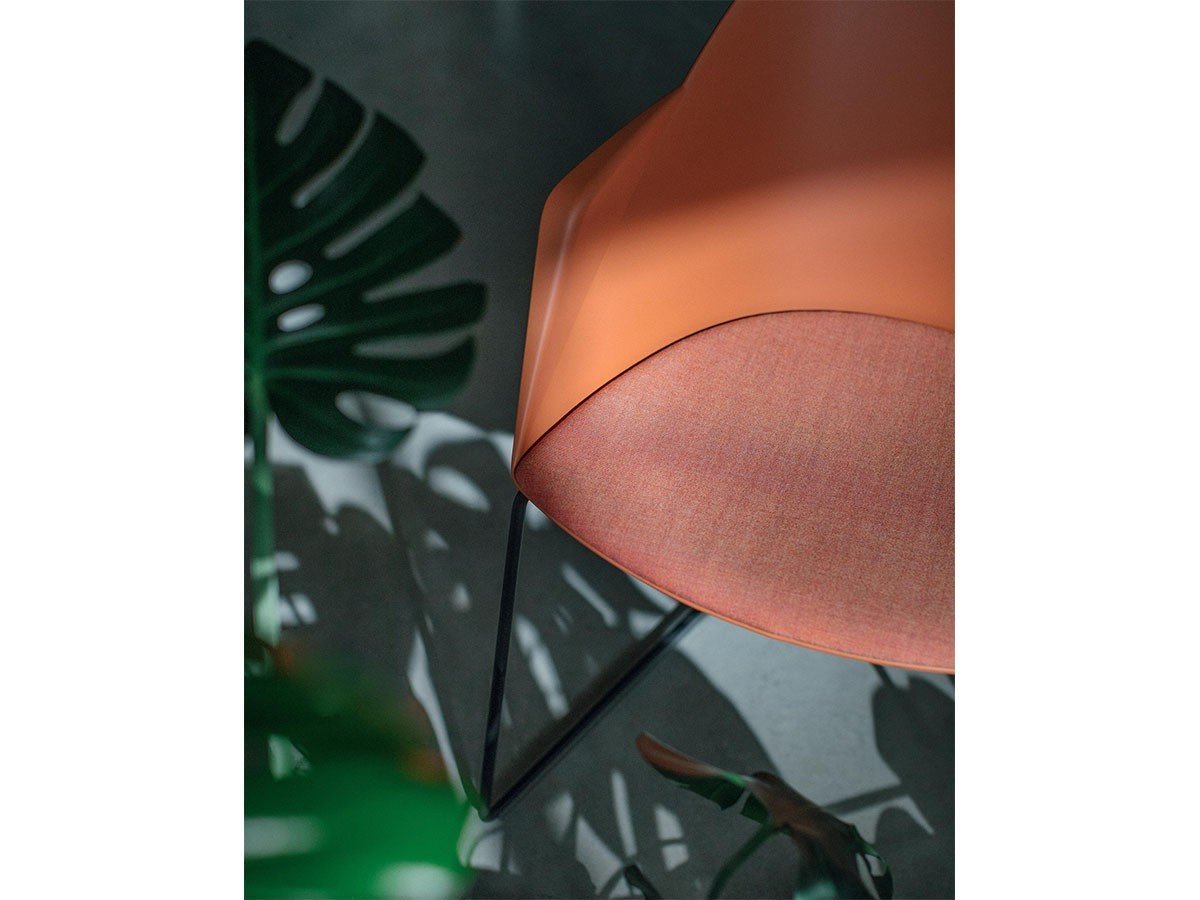 【アルペール/arper / GOODS】のCila Arm Chair / シーラ アームチェア スレッド脚 インテリア・キッズ・メンズ・レディースファッション・服の通販 founy(ファニー) 　シンプル　Simple　スリム　Slim　ドレス　Dress　フィット　Fit　リラックス　Relax　送料無料　Free Shipping　ホーム・キャンプ・アウトドア・お取り寄せ　Home,Garden,Outdoor,Camping Gear　家具・インテリア　Home Furniture & Interior. Stylish & Functional Living Spaces　チェア・椅子　Chair　ダイニングチェア　Dining Chair　ホーム・キャンプ・アウトドア・お取り寄せ　Home,Garden,Outdoor,Camping Gear　家具・インテリア　Home Furniture & Interior. Stylish & Functional Living Spaces　チェア・椅子　Chair　アームチェア　Armchair　参考イメージ|ID: prp329100003221090 ipo3291000000030177907