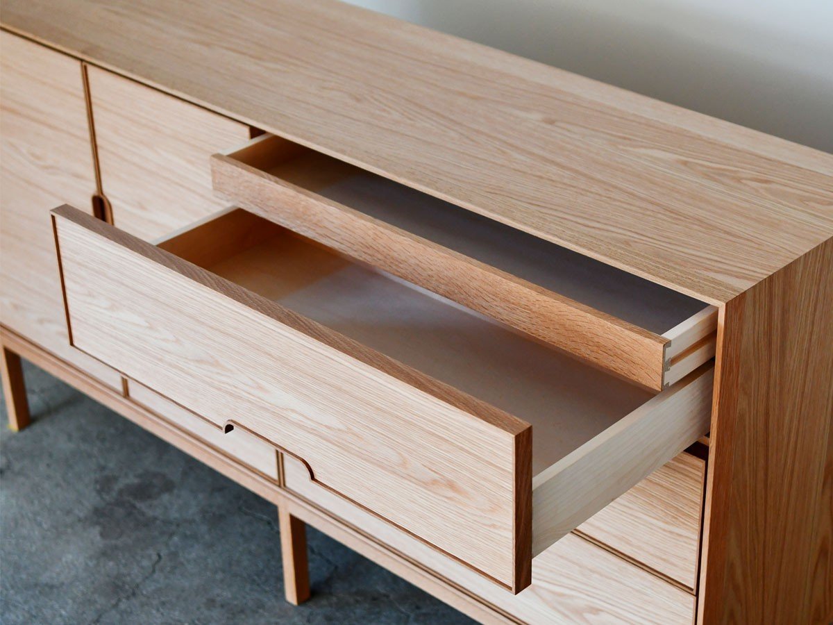【松井木工/MATSUI MOKKO / GOODS】のLAF Cabinet 4doors + 3drawers / ラフ キャビネット 4ドア + 3ドロワー 幅200cm(木面 / 木脚) インテリア・キッズ・メンズ・レディースファッション・服の通販 founy(ファニー) 　ヴィンテージ　Vintage Style　チェリー　Cherry, Cherry Pattern　モダン　Modern, Contemporary　ホーム・キャンプ・アウトドア・お取り寄せ　Home Living / Home & Lifestyle / Camping Gear / Outdoor Camping　家具・インテリア　Home Furniture & Interior. Stylish & Functional Living Spaces　収納家具・キャビネット　Storage Furniture　収納キャビネット・扉付き棚　Cabinet / Storage Cabinet　ホーム・キャンプ・アウトドア・お取り寄せ　Home Living / Home & Lifestyle / Camping Gear / Outdoor Camping　家具・インテリア　Home Furniture & Interior. Stylish & Functional Living Spaces　収納家具・キャビネット　Storage Furniture　サイドボード・リビング収納　Cabinet / Storage Cabinet　最上段に内引出しが設けられています。|ID: prp329100003278575 ipo3291000000030252694