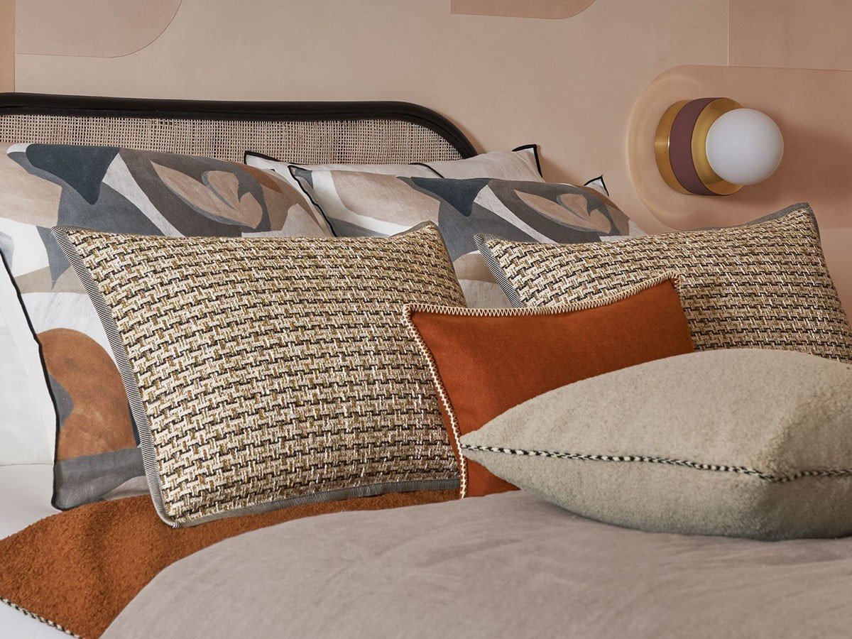 【カサマンス/CASAMANCE / GOODS】のAir de Fete Cushion / エア ド フェット クッション 65 × 65cm 人気、トレンドファッション・服の通販 founy(ファニー) 　送料無料　Free Shipping　クッション　Cushion, Throw Pillow　コレクション　Collection, Seasonal Line　サテン　Satin, Glossy Fabric　トリミング　Trimming, Decorative Edge　フランス　France, French　プリント　Print, Printed Pattern　モチーフ　Motif, Design Theme　リネン　Linen, Linen Fabric　ホーム・キャンプ・アウトドア・お取り寄せ　Home Living / Home & Lifestyle / Camping Gear / Outdoor Camping　家具・インテリア　Home Furniture & Interior. Stylish & Functional Living Spaces　その他 インテリア雑貨、家具　Home Decor & Furniture Extras　other-5|ID: prp329100003453577 ipo3291000000031488821