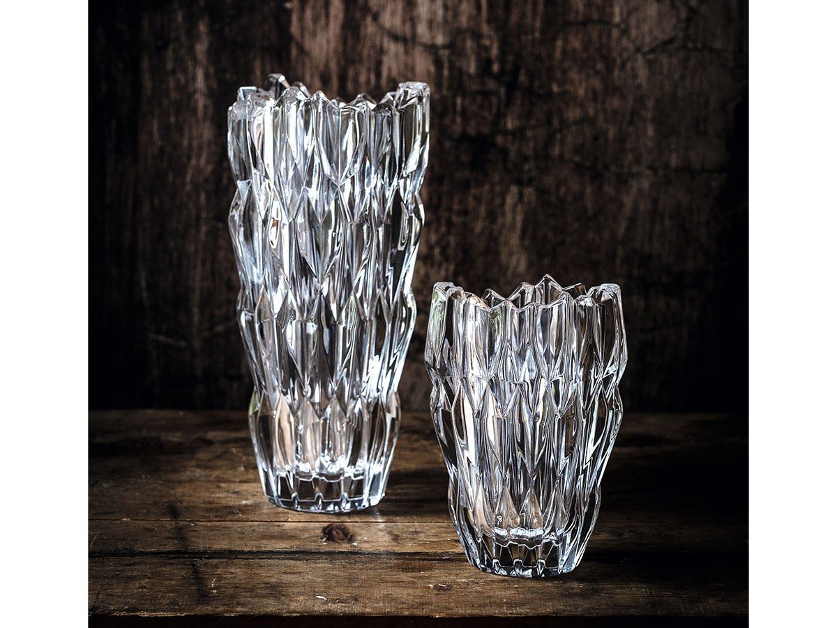 【ナハトマン/Nachtmann / GOODS】のQuartz Vase / クオーツ ベース 26cm インテリア・キッズ・メンズ・レディースファッション・服の通販 founy(ファニー) 　アシンメトリー　Asymmetry　コレクション　Collection　フォルム　Form　フラワー　Flower　エレガント 上品　Elegant　ホーム・キャンプ・アウトドア・お取り寄せ　Home,Garden,Outdoor,Camping Gear　家具・インテリア　Furniture　その他 インテリア雑貨、家具　Furniture, Interior, Others　左:本商品、右:サイズ違いの「高さ16cm」|ID: prp329100003526897 ipo3291000000025320543