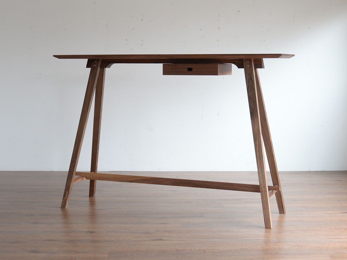 【グリニッチ オリジナル ファニチャー/greeniche original furniture / GOODS】のStand Table 150 / スタンドテーブル 150 インテリア・キッズ・メンズ・レディースファッション・服の通販 founy(ファニー) 　ウッド　Wood　オイル　Oil　スタンド　Stand　スリム　Slim　テーブル　Table　人気　Popularity　おすすめ　Recommend　ホーム・キャンプ・アウトドア・お取り寄せ　Home,Garden,Outdoor,Camping Gear　家具・インテリア　Furniture　テーブル　Table　コンソール・カウンターテーブル　Console/Counter Table　ウッド:ウォルナット、オプション 引出し:1杯追加、オプション 切り欠き:追加|ID: prp329100003540330 ipo3291000000025317984