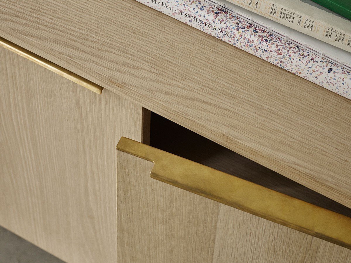 【フリッツ ハンセン/FRITZ HANSEN / GOODS】のJut High Cabinet / ジュット ハイ キャビネット(木天板) インテリア・キッズ・メンズ・レディースファッション・服の通販 founy(ファニー) 　なめらか　Smooth　エレガント 上品　Elegant　オイル　Oil　モダン　Modern　ホーム・キャンプ・アウトドア・お取り寄せ　Home,Garden,Outdoor,Camping Gear　家具・インテリア　Furniture　収納家具・キャビネット　Storage Furniture　キャビネット　Cabinet　参考イメージ|ID: prp329100003594792 ipo3291000000030194761