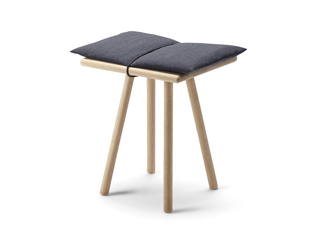 【フリッツ ハンセン/FRITZ HANSEN / GOODS】のGeorg Stool / ジョージ スツール インテリア・キッズ・メンズ・レディースファッション・服の通販 founy(ファニー) 　送料無料　Free Shipping　オイル　Body Oil　クッション　Cushion, Throw Pillow　ラップ　Wrap, Wrap Design　ホーム・キャンプ・アウトドア・お取り寄せ　Home Living / Home & Lifestyle / Camping Gear / Outdoor Camping　家具・インテリア　Home Furniture & Interior. Stylish & Functional Living Spaces　チェア・椅子　Seating & Chairs　スツール・バースツール　Stools & Bar Stools　オーク(無塗装) + ダークグレー|ID: prp329100003594845 ipo3291000000033286727