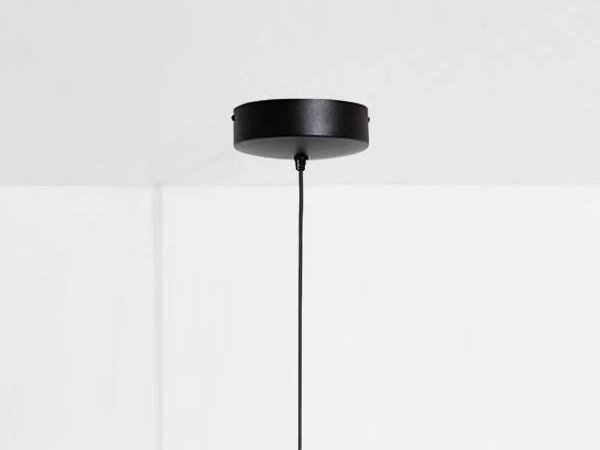 【プチッツ フリチュール/Petite Friture / GOODS】のVERTIGO LARGE / ベルティゴ ラージ インテリア・キッズ・メンズ・レディースファッション・服の通販 founy(ファニー) 　送料無料　Free Shipping　エレガント 上品　Elegant　グラス　Glass, Eyewear　コレクション　Collection, Seasonal Line　ニューヨーク　New York, NYC Style　フレーム　Frame, Outline　ワイヤー　Wire, Wired Bra　ホーム・キャンプ・アウトドア・お取り寄せ　Home Living / Home & Lifestyle / Camping Gear / Outdoor Camping　家具・インテリア　Home Furniture & Interior. Stylish & Functional Living Spaces　ライト・照明　Lamps & Lighting Fixtures　ペンダントライト・吊り下げ照明　Pendant Light / Hanging Light Fixture　コードとシーリングカップはシェードカラー「ホワイト」をご選択の場合のみホワイト色でのご用意となります|ID: prp329100003721336 ipo3291000000036846616