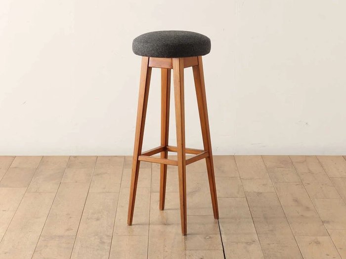 【ロイズ アンティークス/Lloyd's Antiques / GOODS】のReal Antique Bar Stool / スウェーデンアンティーク家具 バースツール インテリア・キッズ・メンズ・レディースファッション・服の通販 founy(ファニー) https://founy.com/ アンティーク Antique クッション Cushion クラシック Classic フェルト Felt モダン Modern ホーム・キャンプ・アウトドア・お取り寄せ Home,Garden,Outdoor,Camping Gear 家具・インテリア Furniture チェア・椅子 Chair スツール Stool ホーム・キャンプ・アウトドア・お取り寄せ Home,Garden,Outdoor,Camping Gear 家具・インテリア Furniture チェア・椅子 Chair カウンターチェア・ハイスツール Counter Chair/High Stool |ID: prp329100003872025 ipo3291000000030210359