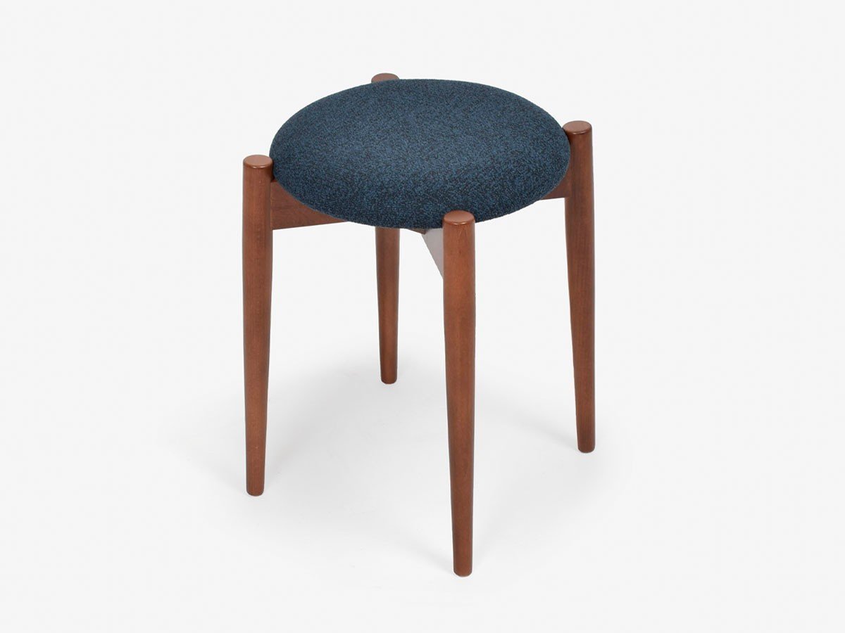【秋田木工/Akimoku / GOODS】のLYKKE STOOL / リュッケ スツール インテリア・キッズ・メンズ・レディースファッション・服の通販 founy(ファニー) 　送料無料　Free Shipping　テーブル　Table, Dining Table　ホーム・キャンプ・アウトドア・お取り寄せ　Home Living / Home & Lifestyle / Camping Gear / Outdoor Camping　家具・インテリア　Home Furniture & Interior. Stylish & Functional Living Spaces　チェア・椅子　Seating & Chairs　スツール・バースツール　Stools & Bar Stools　張地:ブラッシュ48(ブラッシュ)、フレームブラックウォールナット BWN|ID: prp329100003907682 ipo3291000000033395363