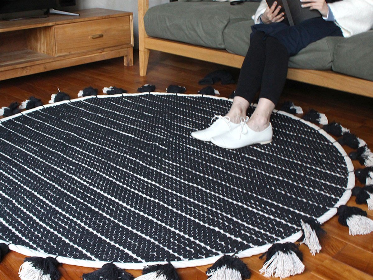 【アデペシュ/a.depeche / GOODS】のcotton rug 2155 circle / コットン ラグ 2155 サークル 人気、トレンドファッション・服の通販 founy(ファニー) 　送料無料　Free Shipping　エスニック　Ethnic Style　サークル　Circle, Round Design　フリンジ　Fringe, Tassel　モノトーン　Monotone, Black and White　冬　Winter / This Winter　夏　Summer　ホーム・キャンプ・アウトドア・お取り寄せ　Home Living / Home & Lifestyle / Camping Gear / Outdoor Camping　家具・インテリア　Home Furniture & Interior. Stylish & Functional Living Spaces　その他 インテリア雑貨、家具　Home Decor & Furniture Extras　other-3|ID: prp329100003936596 ipo3291000000031478507