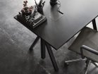 【ストリングファニチャー/String Furniture / GOODS】のWorks Work Desk / ワークス ワークデスク 幅160cm 天板カラー「ブラック」をご選択の場合、配線孔カバーは「ブラック(単色)」でのご用意となります。|ID:prp329100003938834