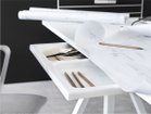 【ストリングファニチャー/String Furniture / GOODS】のWorks Work Desk / ワークス ワークデスク 幅160cm オプションで天板下に薄型の引出しを追加できます。引出しのカラーはホワイトのみの展開です。|ID:prp329100003938834