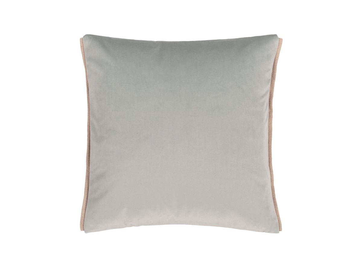 【デザイナーズ ギルド/DESIGNERS GUILD / GOODS】のVelluto Cushion / べルート クッション 50 × 50cm インテリア・キッズ・メンズ・レディースファッション・服の通販 founy(ファニー) 　送料無料　Free Shipping　クッション　Cushion　シンプル　Simple　パターン　Pattern　フェザー　Feather　ベルベット　Velvet　リネン　Linen　リバーシブル　Reversible　ホーム・キャンプ・アウトドア・お取り寄せ　Home,Garden,Outdoor,Camping Gear　家具・インテリア　Furniture　その他 インテリア雑貨、家具　Furniture, Interior, Others　ダックエッグ(表面)|ID: prp329100004025294 ipo3291000000026716616