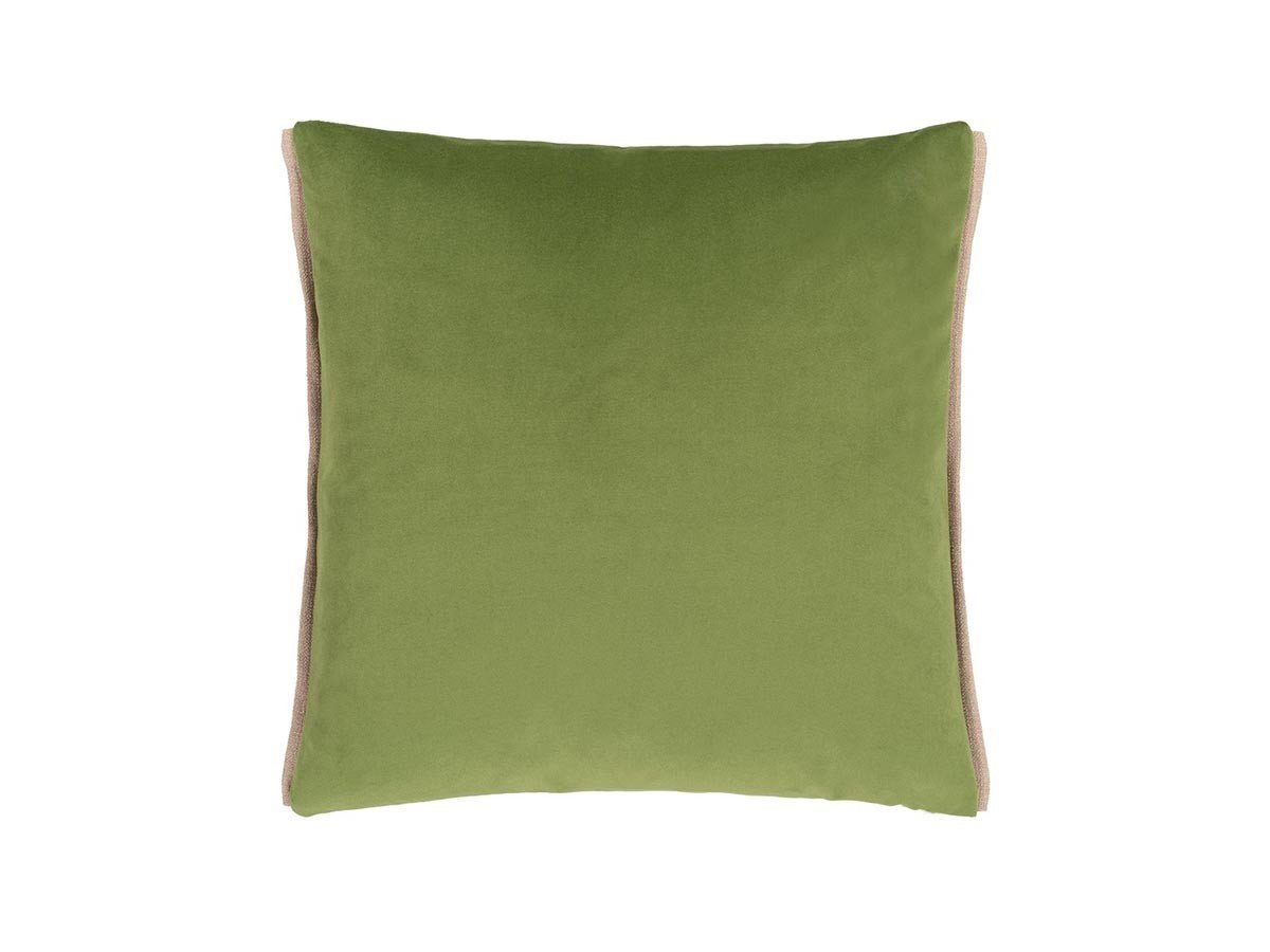 【デザイナーズ ギルド/DESIGNERS GUILD / GOODS】のVelluto Cushion / べルート クッション 50 × 50cm インテリア・キッズ・メンズ・レディースファッション・服の通販 founy(ファニー) 　送料無料　Free Shipping　クッション　Cushion　シンプル　Simple　パターン　Pattern　フェザー　Feather　ベルベット　Velvet　リネン　Linen　リバーシブル　Reversible　ホーム・キャンプ・アウトドア・お取り寄せ　Home,Garden,Outdoor,Camping Gear　家具・インテリア　Furniture　その他 インテリア雑貨、家具　Furniture, Interior, Others　エメラルド(表面)|ID: prp329100004025294 ipo3291000000026716617