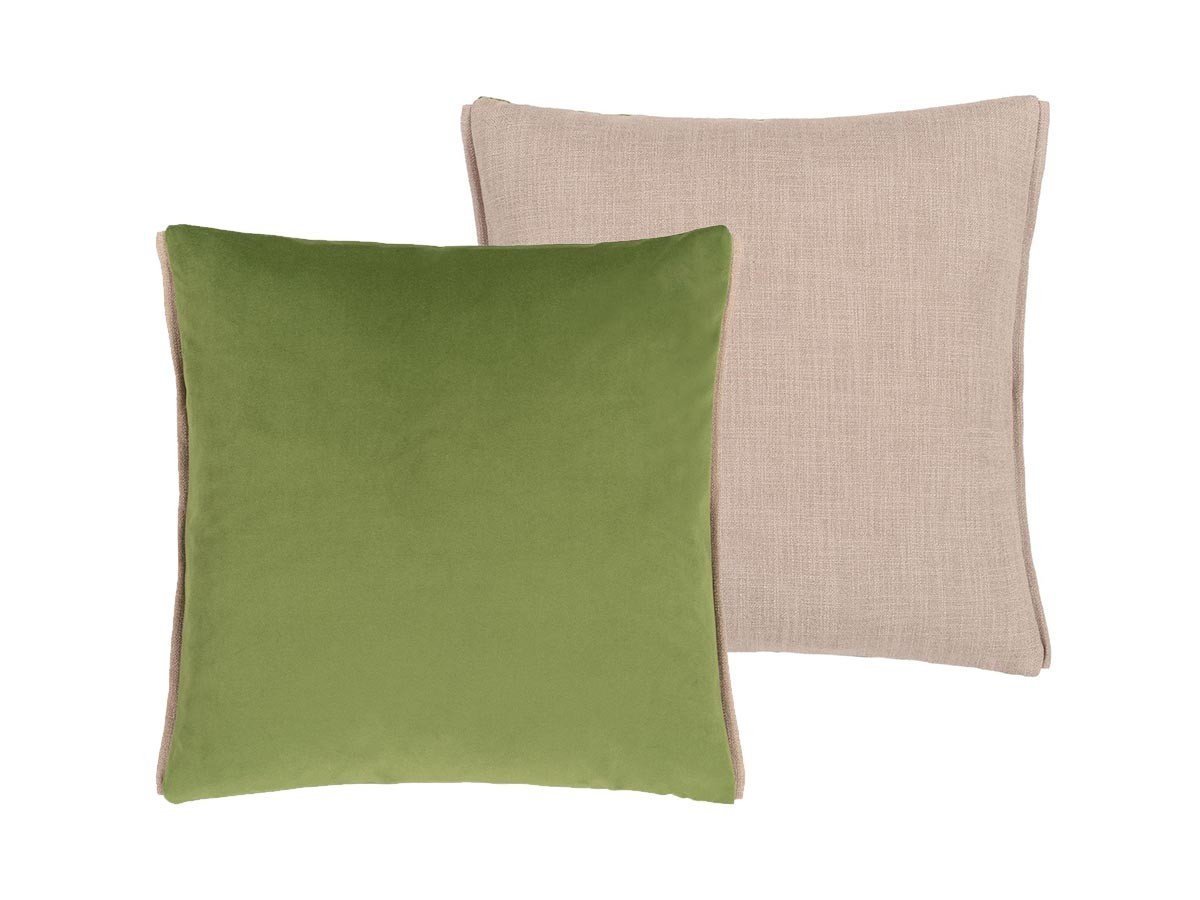 【デザイナーズ ギルド/DESIGNERS GUILD / GOODS】のVelluto Cushion / べルート クッション 50 × 50cm インテリア・キッズ・メンズ・レディースファッション・服の通販 founy(ファニー) 　送料無料　Free Shipping　クッション　Cushion, Throw Pillow　シンプル　Simple, Minimal　パターン　Pattern, Design Print　フェザー　Feather, Feather Detail　ベルベット　Velvet, Velvety　リネン　Linen, Linen Fabric　リバーシブル　Reversible, Two-Sided　ホーム・キャンプ・アウトドア・お取り寄せ　Home Living / Home & Lifestyle / Camping Gear / Outdoor Camping　家具・インテリア　Home Furniture & Interior. Stylish & Functional Living Spaces　その他 インテリア雑貨、家具　Home Decor & Furniture Extras　エメラルド|ID: prp329100004025294 ipo3291000000035326021