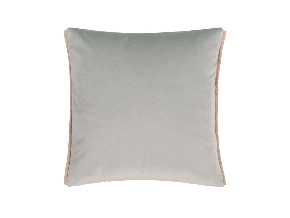 【デザイナーズ ギルド/DESIGNERS GUILD / GOODS】のVelluto Cushion / べルート クッション 50 × 50cm インテリア・キッズ・メンズ・レディースファッション・服の通販 founy(ファニー) 　送料無料　Free Shipping　クッション　Cushion, Throw Pillow　シンプル　Simple, Minimal　パターン　Pattern, Design Print　フェザー　Feather, Feather Detail　ベルベット　Velvet, Velvety　リネン　Linen, Linen Fabric　リバーシブル　Reversible, Two-Sided　ホーム・キャンプ・アウトドア・お取り寄せ　Home Living / Home & Lifestyle / Camping Gear / Outdoor Camping　家具・インテリア　Home Furniture & Interior. Stylish & Functional Living Spaces　その他 インテリア雑貨、家具　Home Decor & Furniture Extras　ダックエッグ(表面)|ID: prp329100004025294 ipo3291000000035326023