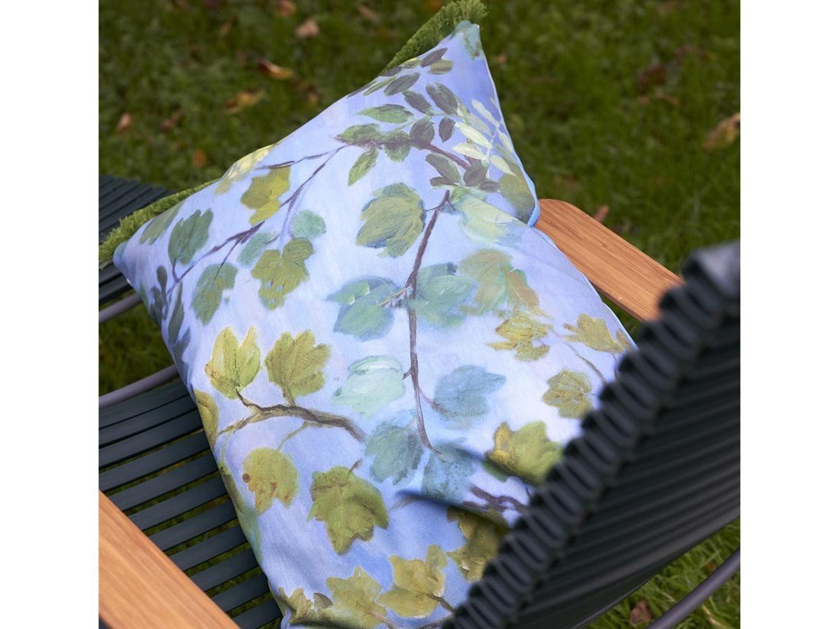 【デザイナーズ ギルド/DESIGNERS GUILD / GOODS】のGiardino Segreto Cushion / ジャルディーノ セグレト クッション 60 × 45cm(コーンフラワー) 人気、トレンドファッション・服の通販 founy(ファニー) 　送料無料　Free Shipping　アクリル　Acrylic　クッション　Cushion　グラス　Glass　グラデーション　Gradation　パターン　Pattern　フェザー　Feather　フラワー　Flower　フリンジ　Fringe　プリント　Print　ホーム・キャンプ・アウトドア・お取り寄せ　Home,Garden,Outdoor,Camping Gear　家具・インテリア　Home Furniture & Interior. Stylish & Functional Living Spaces　その他 インテリア雑貨、家具　Furniture, Interior, Others　other-2|ID: prp329100004025309 ipo3291000000031475353