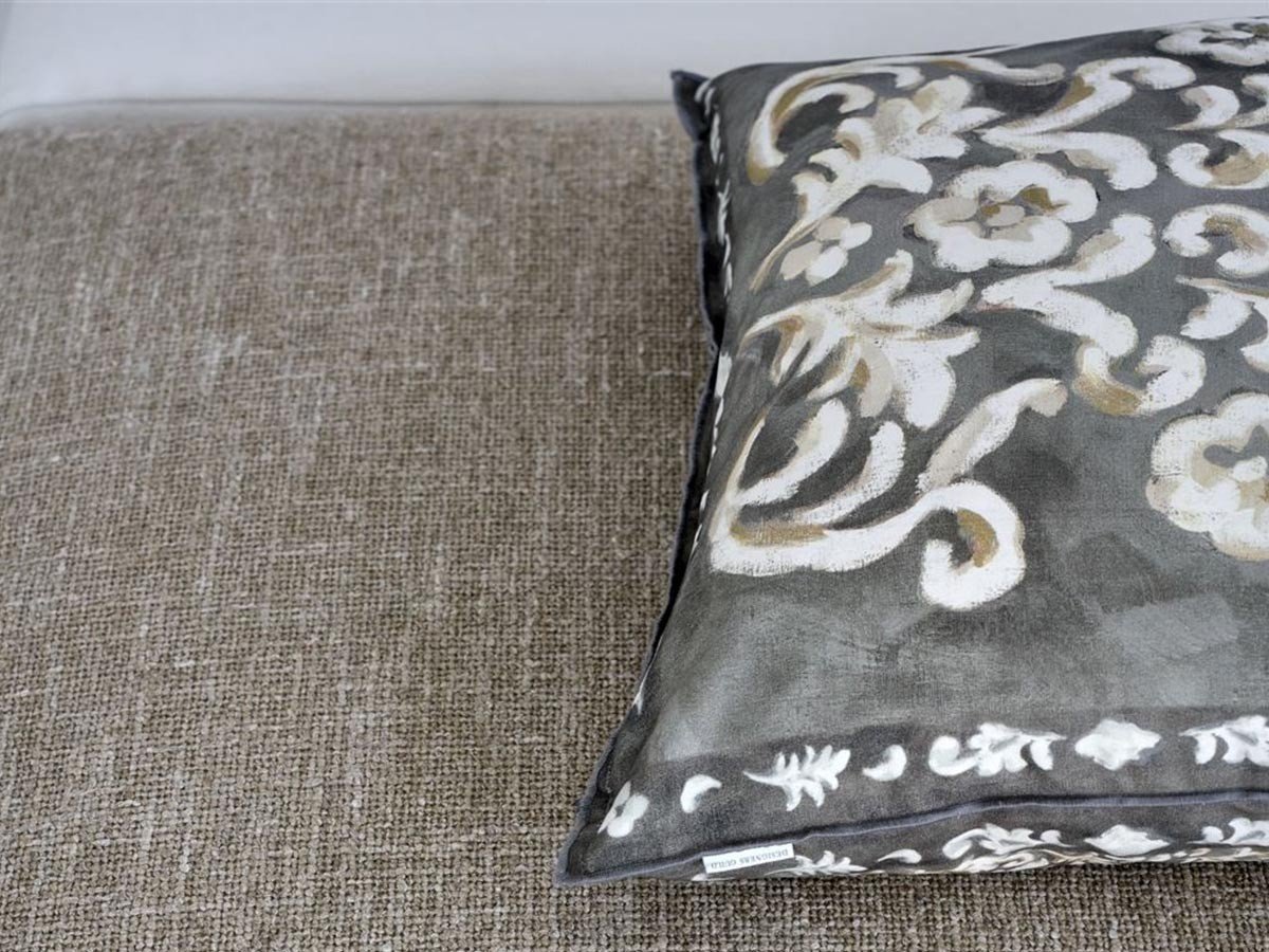 【デザイナーズ ギルド/DESIGNERS GUILD / GOODS】のIsolotto Cushion / イゾロット クッション 60 × 45cm 人気、トレンドファッション・服の通販 founy(ファニー) 　送料無料　Free Shipping　イタリア　Italy　キャンバス　Canvas　クッション　Cushion　パターン　Pattern　フェザー　Feather　プリント　Print　モダン　Modern　ホーム・キャンプ・アウトドア・お取り寄せ　Home,Garden,Outdoor,Camping Gear　家具・インテリア　Home Furniture & Interior. Stylish & Functional Living Spaces　その他 インテリア雑貨、家具　Furniture, Interior, Others　other-3|ID: prp329100004025310 ipo3291000000031475358